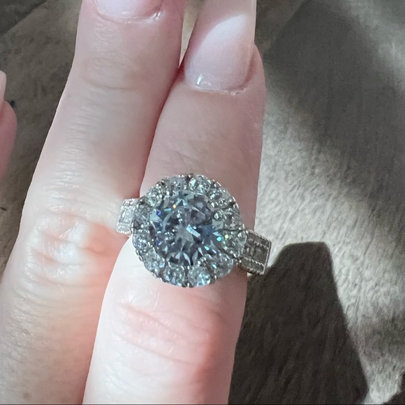 Simulated diamond round brilliant halo engagement ring - Picture 1 of 11